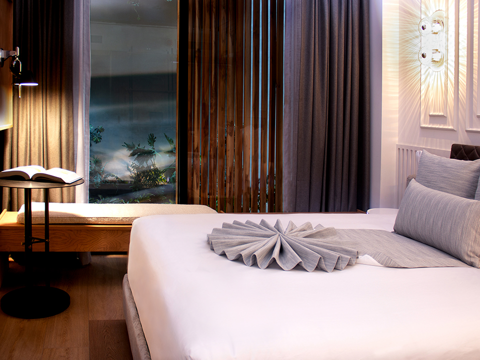 Oliver Luxury Experiences | Stay - Deluxe Queen Interior