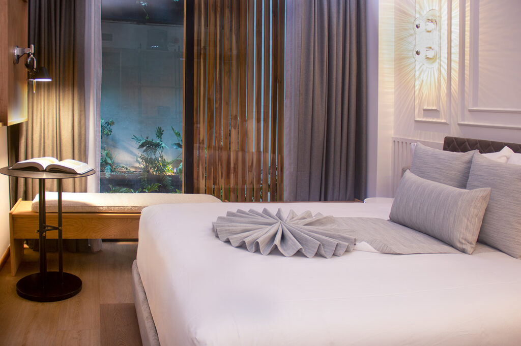 Oliver Luxury Experiences | Stay - Deluxe king Interior