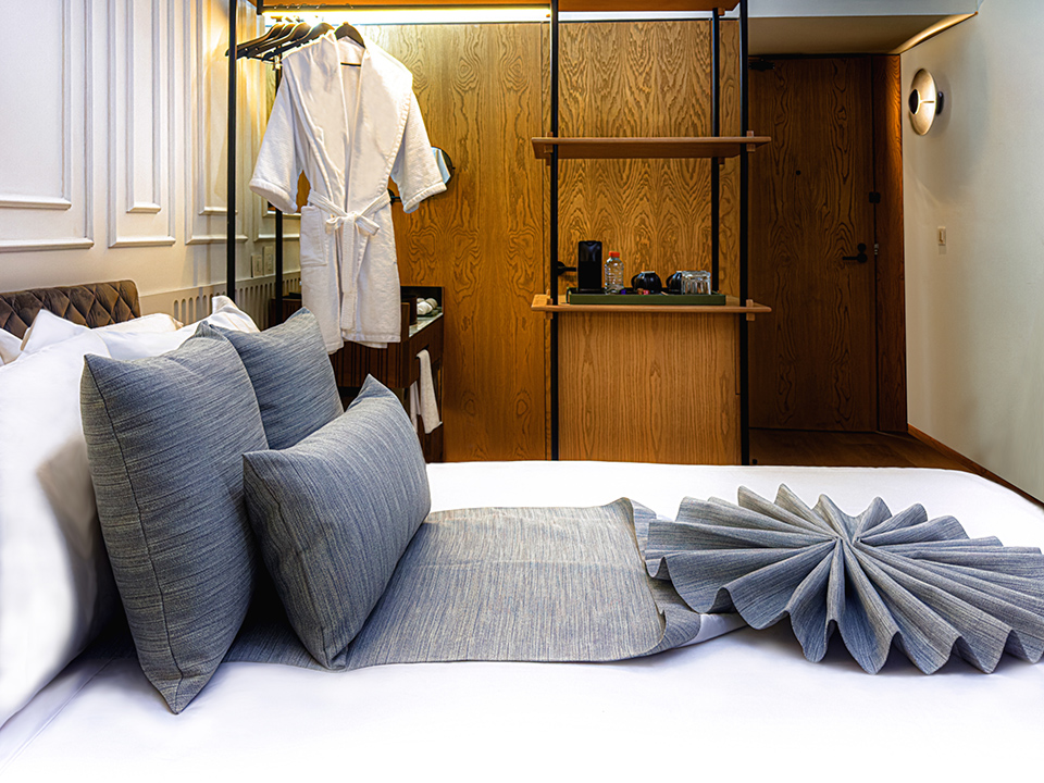 Deluxe Queen | Oliver Luxury Experiences
