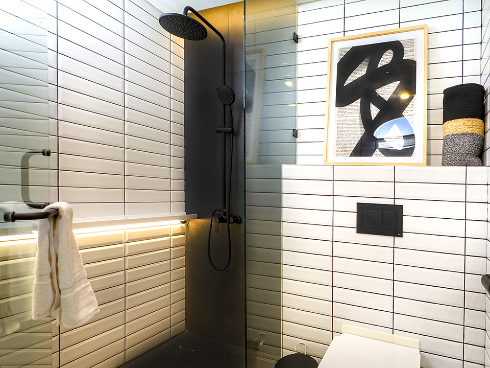 Signature Suite w/Balcony | Oliver Luxury Experiences