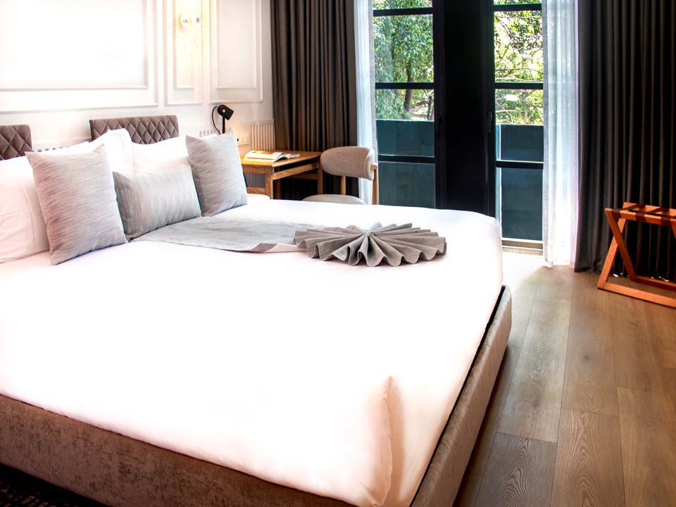 Superior Suite with Balcony | Oliver Luxury Experiences
