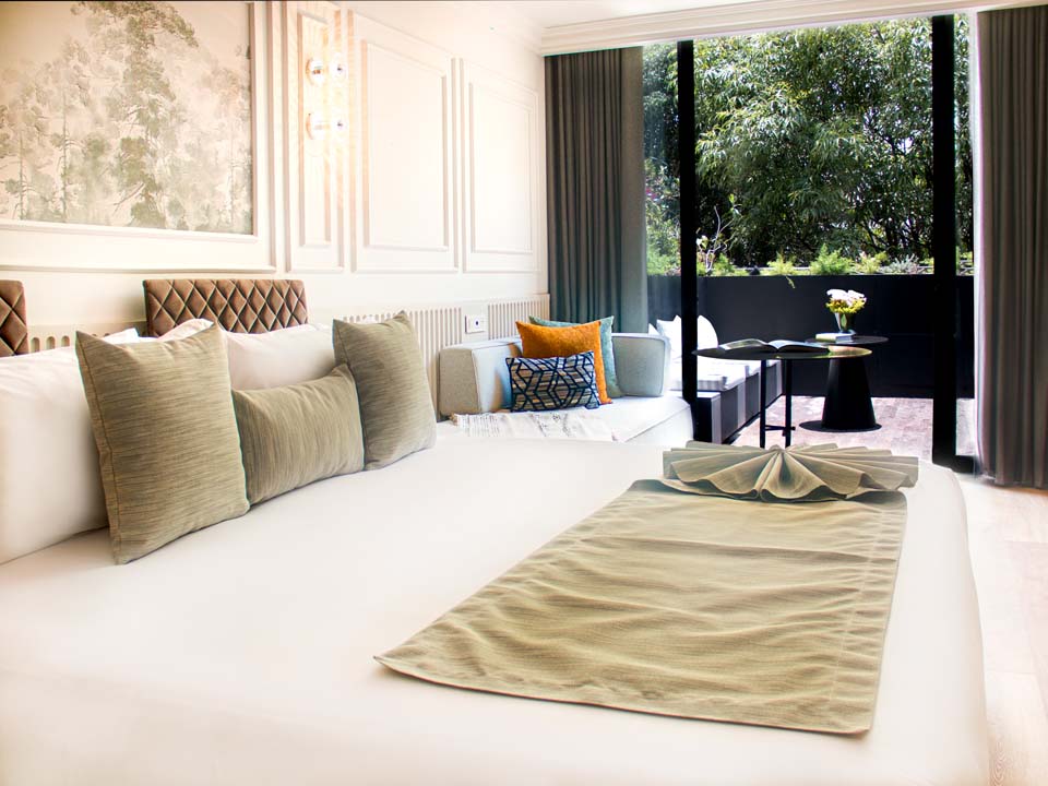 Master Penthouse w Balcony | Oliver Luxury Experiences