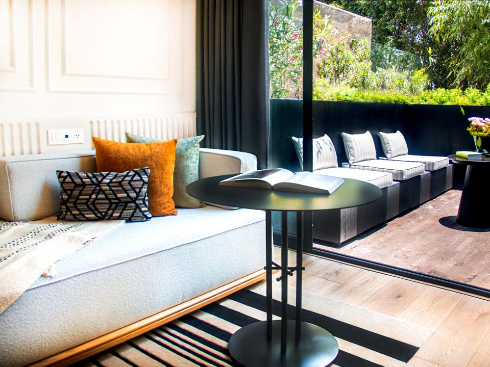 Master Penthouse w Balcony | Oliver Luxury Experiences