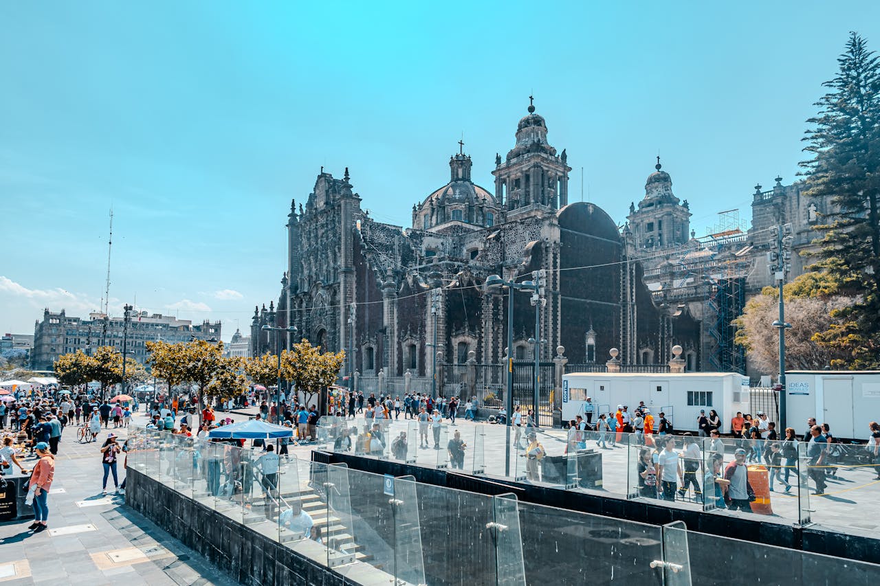 Between Ruins and Skyscrapers: The City Where All Times Coexist